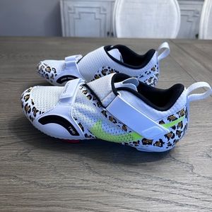 Nike Women’s Spin Cycling Shoes Size 9.5 (leopard print)